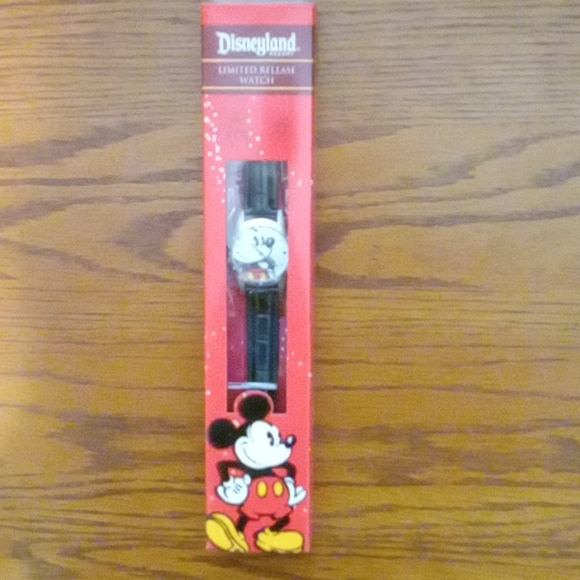 Disneyland Limited Release Watch - Picture 2 of 3